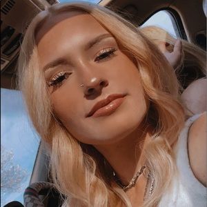 Meet your Posher, Avery